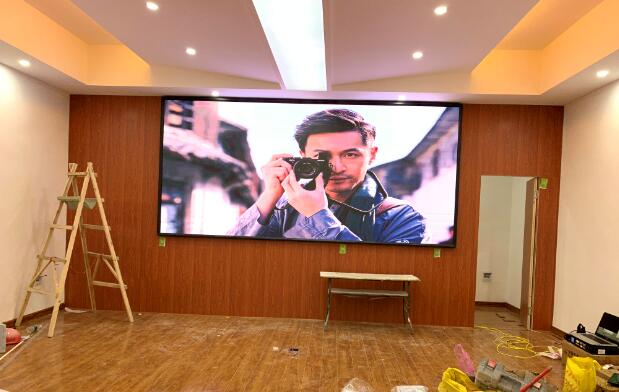 室內P2.5全彩:邵陽(yáng)某部隊會(huì )議室